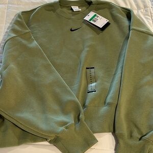 Nike pullover cropped